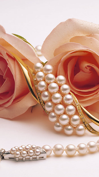 Gold colored jewelry, Pink rose pearls, Fashionable , Elegant and chic HD phone wallpaper