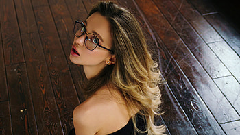 Girl In Glasses Looking Back, girls, model HD wallpaper
