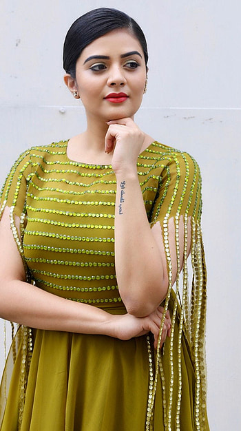 Sreemukhi, telugu actress, model HD phone wallpaper