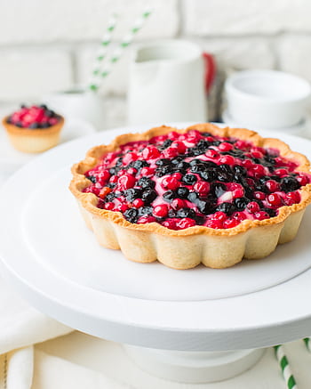 Homemade berry tart with fresh blackberries and currants on a white plate. HD phone wallpaper