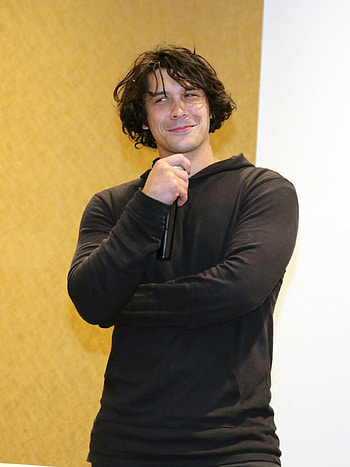 Bob Morley, CW series, Anna's pin HD phone wallpaper