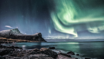 Myrland Viken Norway Scenic View Of The Sea Under Northern Lights, norway, sea, northern-lights, aurora, ocean, mountains, mountain, sky, star, nature HD wallpaper