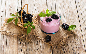 Yogurt and Blackberries, fruit, yogurt, food, blackberries HD wallpaper