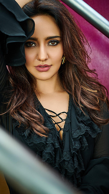 Neha Sharma, bollywood actress HD phone wallpaper