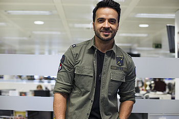 Luis Fonsi , Stunning , Iconic artist HD wallpaper