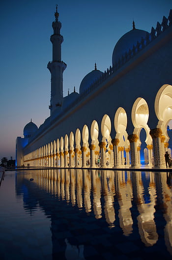 Stunning view of Sheikh Zayed Mosque in Abu Dhabi with elegant arches and reflection at twilight. HD phone wallpaper