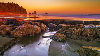 Sunset at the beach, sea, colors, sky, rocks, stones HD wallpaper
