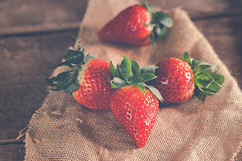 Fresh, red fruits, strawberry HD wallpaper