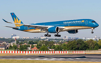 Vietnam Airlines, Hanoi to Hue, Train, Sleeper bus HD wallpaper