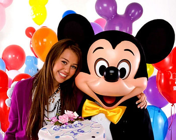miley cyrus and mickey at mileys 16 birtay!!, birtay, miley, mickey HD wallpaper