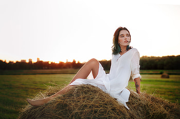 Sunrise, hayfield, cowgirls, ranch, brunettes HD wallpaper