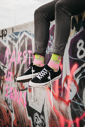 Miscellanea, Miscellaneous, Legs, Sneakers, Style, Graffiti, Shoes, Socks HD phone wallpaper