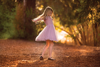 little girl, childhood, blonde, fair, nice, adorable, bonny, sunset, sweet, Belle, white, Hair, girl, tree, comely, sightly, pretty, green, face, nature, lovely, pure, child, graphy, cute, baby, , Nexus, beauty, play, kid, beautiful, people, little, pink, dainty HD wallpaper