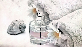 Perfume , Posted by Sarah Peltier, Stunning visuals, Fragrance aesthetics HD wallpaper