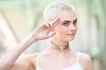 Cara Delevingne Pixie Hair Cut, cara-delevingne, celebrities, girls, model HD wallpaper