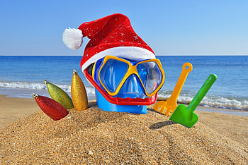 sand rakes christmas hat new year beach christmas glass sea ocean summer toys hat sea sunglasses HD wallpaper
