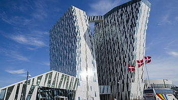 Aesthetic elegance, Luxury hotel, Architectural marvel, Urban retreat HD wallpaper