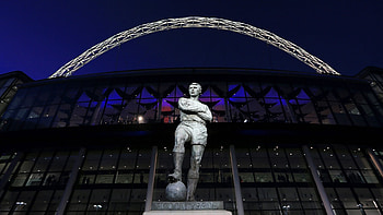 Bobby Moore statue, Wembley Stadium HD wallpaper