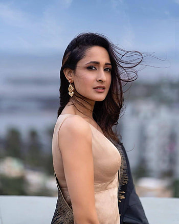 Pragya jaiswal, head, sky HD phone wallpaper
