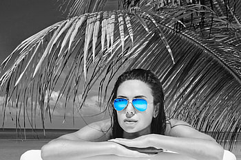 Model with sunglasses, model, abstract, sunglasses, beach HD wallpaper