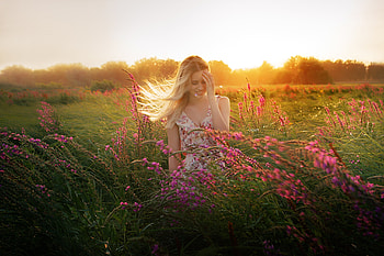 Blonde Girl Outdoors In Field, blonde, girls, model, field HD wallpaper