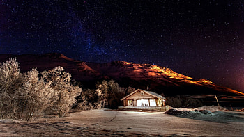 Cabin At Winter Night, mountains, light, snow, trees, sky, stars HD wallpaper