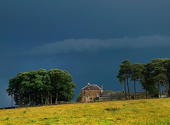 Sunny Intervals, sunny, cloudy, field, house, about to rain, trees, intervals HD wallpaper