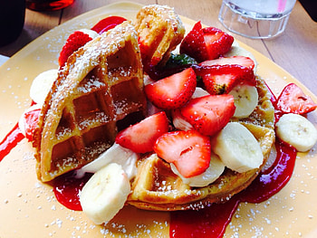 waffle , Crisp and vibrant, Visual delight, Delicious indulgence HD wallpaper