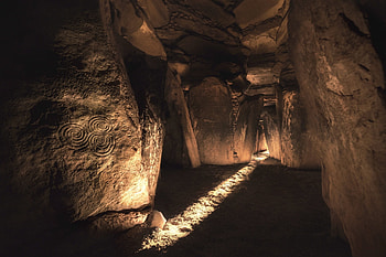 Newgrange, Irish pharaoh DNA, Ancient tomb builders, New York Times HD wallpaper