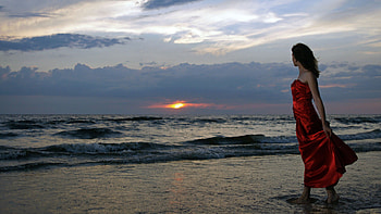 Beautiful Beach Babe, beach woman, red woman, lady in red, beach babe HD wallpaper