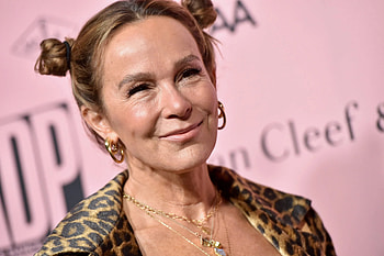 Jennifer Grey, Before and after nose job, Rhinoplasty talks, Celebrity plastic surgery HD wallpaper
