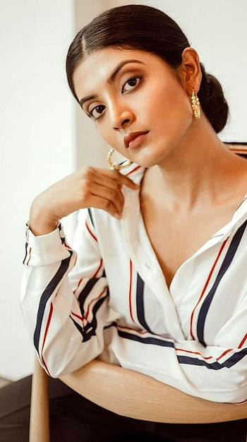 NIVEDHITHAA SATHISH, tamil actress HD phone wallpaper