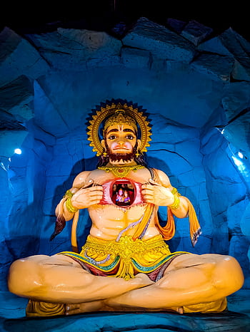Colorful statue of Hanuman depicting a powerful pose in Rishikesh, India. Ideal for cultural themes. HD phone wallpaper