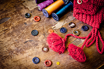 Miscellanea, Miscellaneous, Threads, Thread, Buttons, Symbolism, Sewing, Wood Background, Wooden Background HD wallpaper