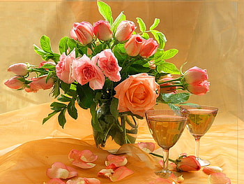 Still life, champagne, bouquet, roses, vase, beautiful, nice, pink, pretty, petals, red, glasses, flowers, lovely, wine HD wallpaper
