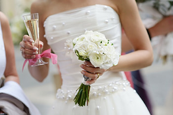 Bride, bouquet, graphy, beauty, lady, glass, glasses, female, sweet, hands, girl, beautiful, hand, woman, champange, wedding, pretty, flowers, lovely, wine HD wallpaper