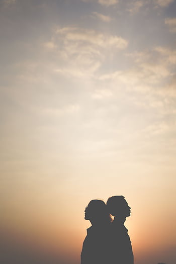 Silhouette of a couple enjoying a serene sunset in Banjarnegara, Central Java. Perfect romantic moment. HD phone wallpaper