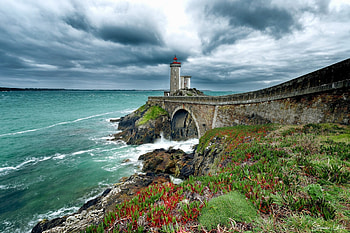 Old Lighthouse on the Beach, sea, lighthouse, clouds, nature, grass, beach HD wallpaper