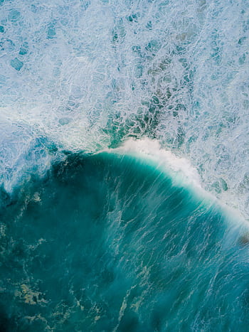Stunning aerial shot of turquoise ocean waves crashing in Tamarama, NSW. HD phone wallpaper