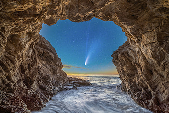 The Neowise Comet Viewed from Malibu Sea Cave, California, comet, cave, nature, usa, beach HD wallpaper