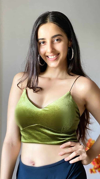 Simrat Kaur, Beautiful Heroine HD phone wallpaper