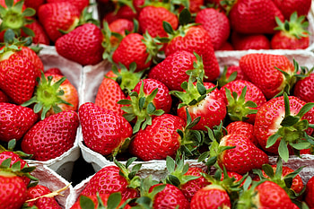 Strawberry, baskets, fruits, close up HD wallpaper
