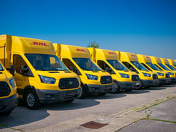 DHL live tracking, Package location, Real-time updates, Shipment details HD wallpaper