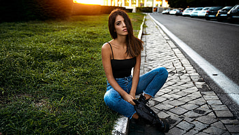 Girl Sitting Road Side, girls, model, hoot HD wallpaper