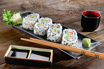 Japanese kitchen , Sushi rolls, Exquisite presentation, background HD wallpaper