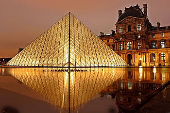 Stunning nighttime view of the illuminated Louvre Pyramid and reflection in Paris, France. HD wallpaper