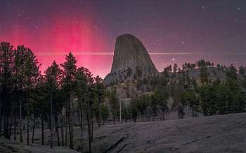 Aurora over Devil's Tower, Wyoming, sky, rock, landscape, colors, trees, usa HD wallpaper