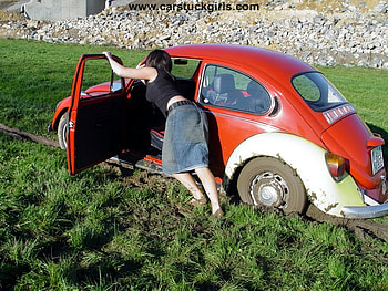 you look like you've done this before, mud, car, other, grass, woman HD wallpaper