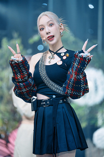 Kim Taeyeon, Taeyeon invu, Tumblr posts, Music industry HD phone wallpaper