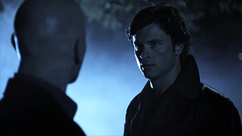 Tom Welling's behind the scenes moment, Smallville anecdotes, Michael Rosenbaum's heroism, Filming memories HD wallpaper